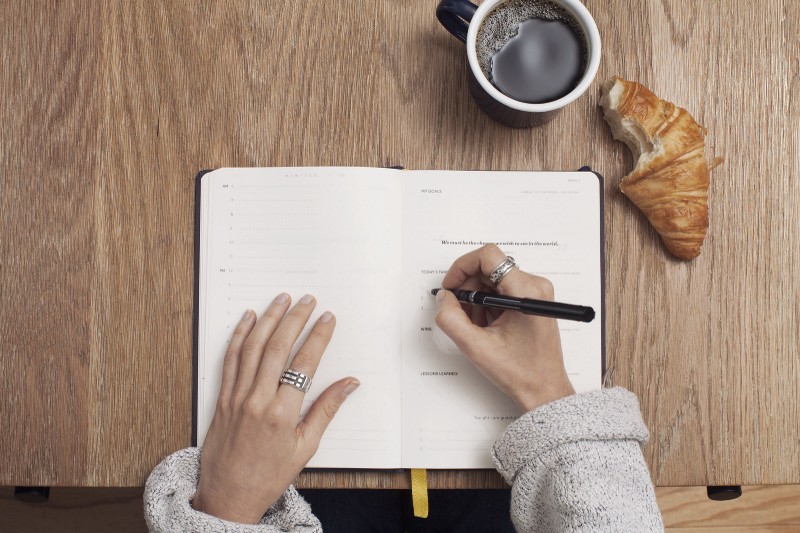 Self Introduction for Freshers: Best Tips, Examples & Sample Answers for Interviews